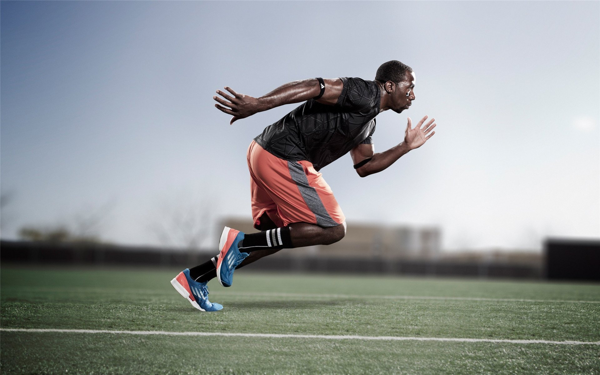 “安赫尔·巴尔博萨的攻守兼备与快节奏突破，成就美洲狮队的制胜利器”